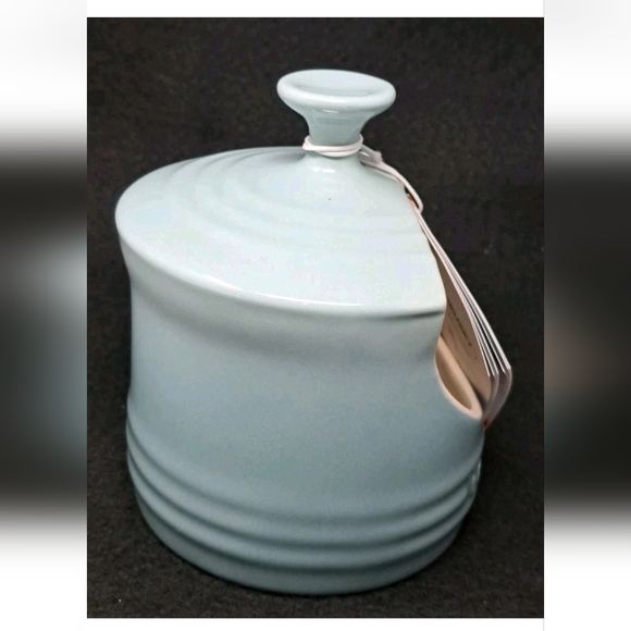 Le Creuset 10 Oz Salt Keeper Stoneware Light Blue "Sea Salt" - NWT - Picture 5 of 7